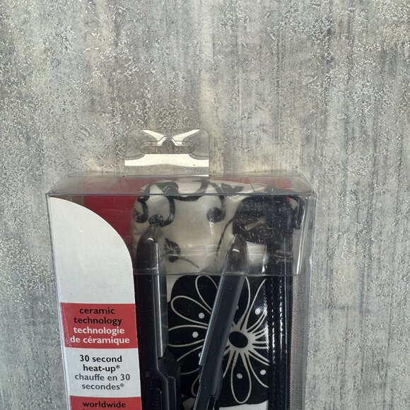 BRAND NEW Conair Mini PRO 1/2 Inch CERAMIC FLAT IRON Black Travel Compact Size - Picture 2 of 5